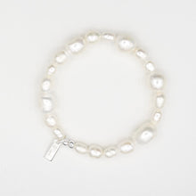 Load image into Gallery viewer, Chunky Pearl Bracelet
